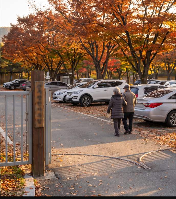 강릉 오죽헌 주차장 인근 가을 단풍길과 한옥마을 입구 전경