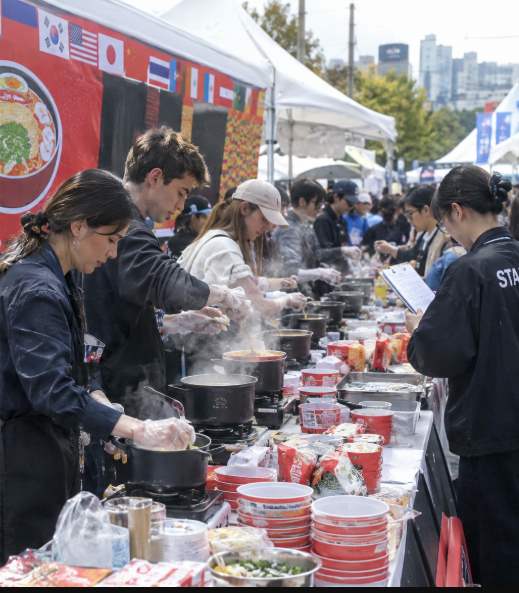 새마을중앙시장과 금리단길을 잇는 구미 원도심 골목길 풍경